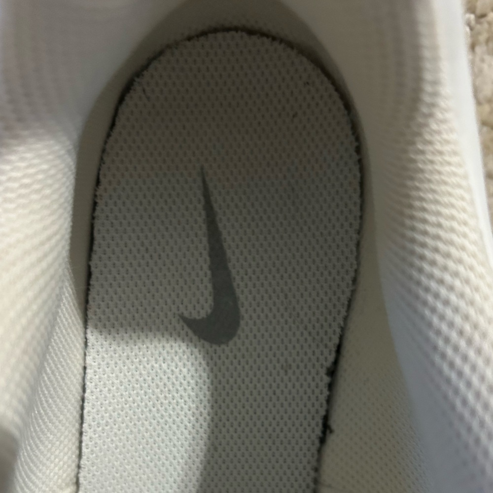 NWOT Nike women’s tie up white tennis shoes. - Picture 9 of 9